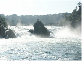 The Rheinfall seen from the northern shore (canton Schaffhausen)