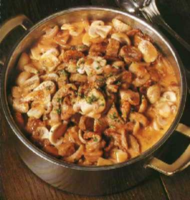 Z&uuml;rcher Geschnetzeltes (cut meat Z&uuml;rich style)