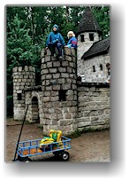 [ daniel und katrin auf dem turm der mattisburg ]