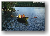 [ daniel, katrin und mathias im ruderboot ]