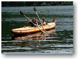 [ susanne und daniel im gummiboot ]