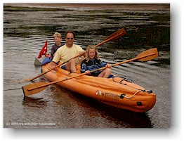 [ mathias, reto und katrin im gummiboot ]