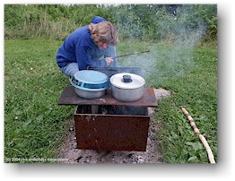 [ susanne kocht auf dem grill ]