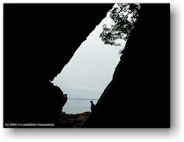 [ blick aus der hhle in der herring cove im fundy NP ]