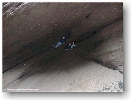 [ unsere kinder in einer hhle im the rocks PP ]