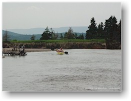 [ durchfahrt durch sandbank der south harbour beach im cape breton NP ]