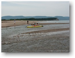 [ durchfahrt durch sandbank der south harbour beach im cape breton NP ]