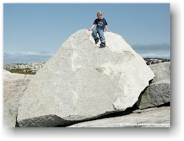 [ mathias auf fels bei peggys cove ]