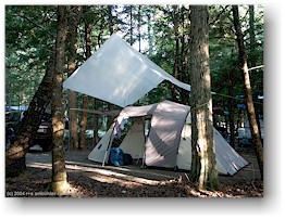 [ unser zelt auf dem camping jeremys bay im kejimkujik nationalpark ]