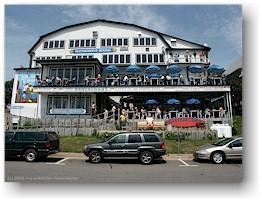 [ restaurant in lunenburg ]