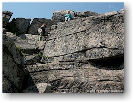 [ susanne und katrin auf dem precipice trail zum champlain mountain ]