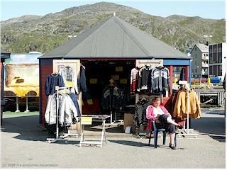 [ stand mit norweger jacken und pullover ]