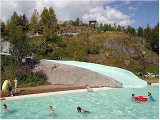 [ wasserrutsche im schwimmbad in kiruna ]