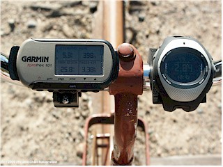[ GARMIN Foretrex 101 und SUUNTO X9i an der lenkstange meiner draisine ]