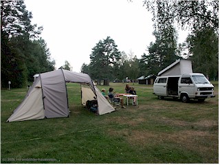 [ unser zelt und unser VW bus auf dem campingplatz lvdalens ]