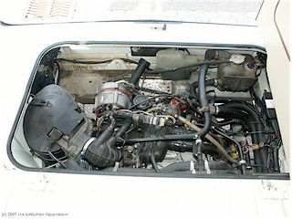 VW bus motor 2.1l mit einspritzer - ansicht von vorn