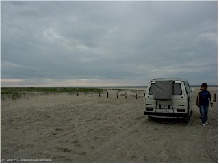 unser "jogi" und daniel auf dem sandstrand von rm, DK
