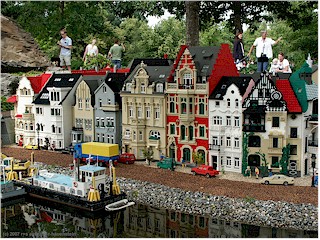 altstadt am fluss im legoland