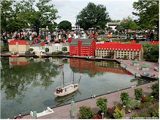 altstadt am fluss im legoland