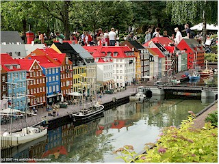 altstadt am fluss im legoland