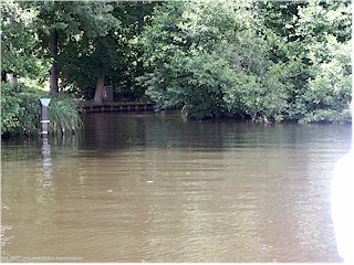 einfahrt zum kanal zur portage am gudens