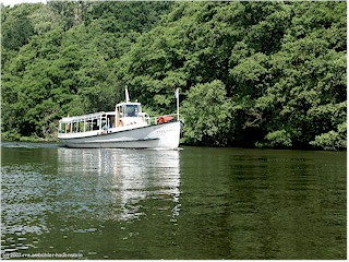 kleines passagierschiff auf dem gudens