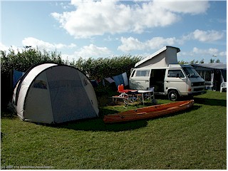 zelt und "jogi" auf dem bo camping