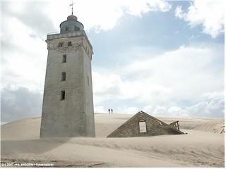 teilweise zugewehter leuchtturm bei blbjerg, DK
