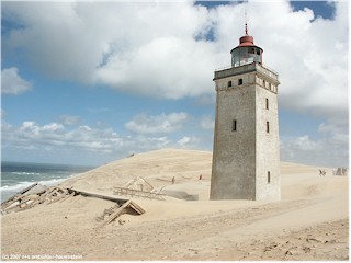 teilweise zugewehter leuchtturm bei blbjerg, DK