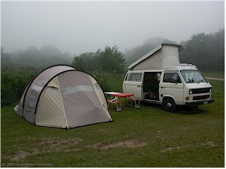 ein nebliger morgen auf dem camping mns klint