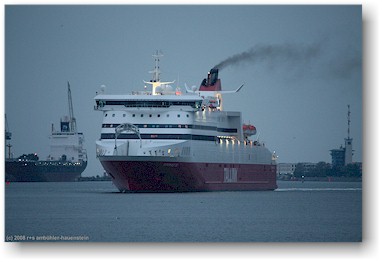 ankunft der superfast VIII im hafen von rostock