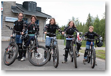 die ambis in voller bike-ausrstung am levi bei sirkka, SF