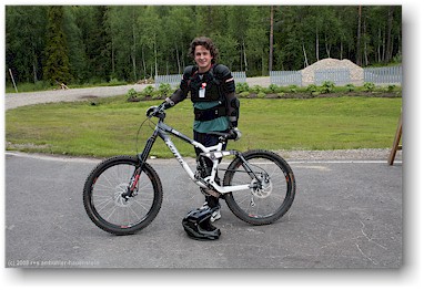 daniel in voller bike-ausrstung am levi bei sirkka, SF