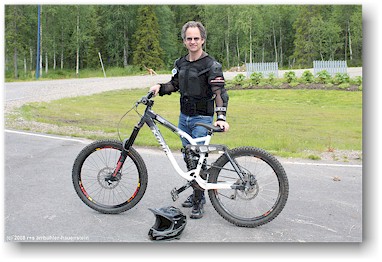 reto in voller bike-ausrstung am levi bei sirkka, SF