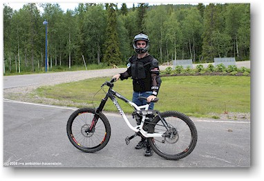 reto in voller bike-ausrstung am levi bei sirkka, SF