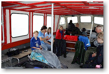 mathias, daniel, katrin und susanne im boot auf dem see ladtjojaure