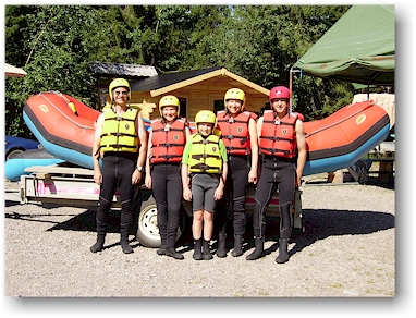 die ambis in vollmontur vor dem rafting boot