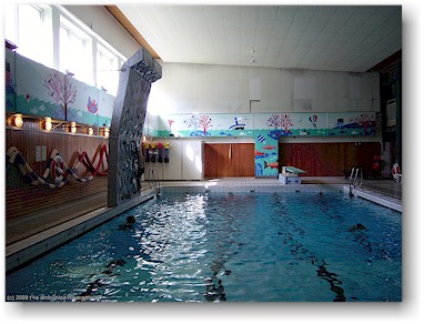 kletterwand und sprungbecken im erlebnisbad in arvidsjaur, S