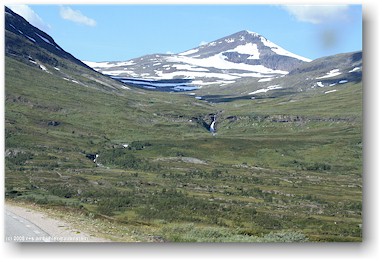 auf der E95 im schwedischen gebirge kurz vor der grenze zu norwegen
