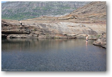 mathias und daniel beim bergsee bei svartisen, N