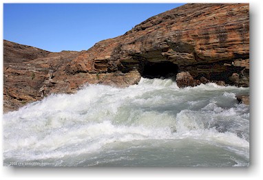 wasseraustritt des unterirdischen flusses