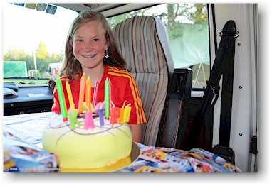 katrin mit geburtstagstorte