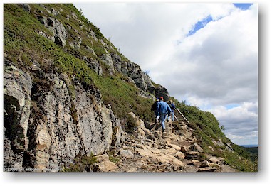 wanderweg am reskutan bei re, S