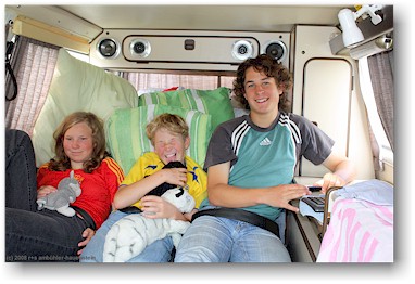 unsere kinder im VW bus