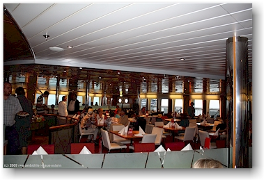 gediegenes restaurant an bord der fhre