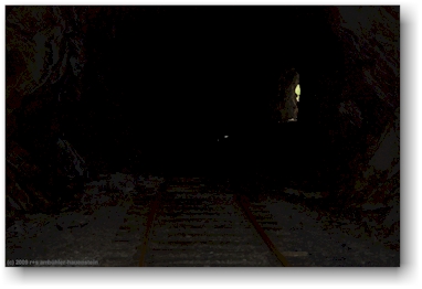 im tunnel ist es dunkel dunkel