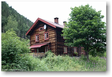 wohnhaus neben dem gleis