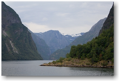 einfahrt in den naeryfjorden, N