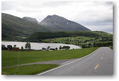 strasse nummer 63 durch das hochtal bei eide, N
