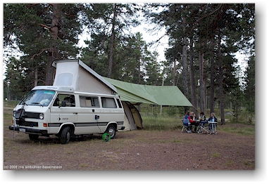 unser VW bus und unser zelt auf dem camping femundtunet